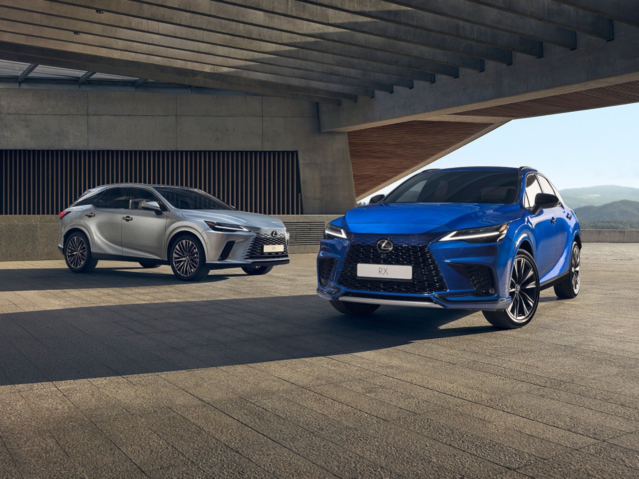 2023-lexus-rx-stay-ahead-left-right-powertrains-1440x1080