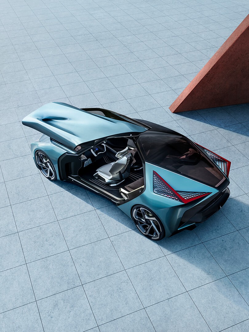 Konceptbilens futuristiska design är utformad på ett sätt som bara går att åstadkomma med en batteridriven elbil där elmotorerna är placerade i hjulen